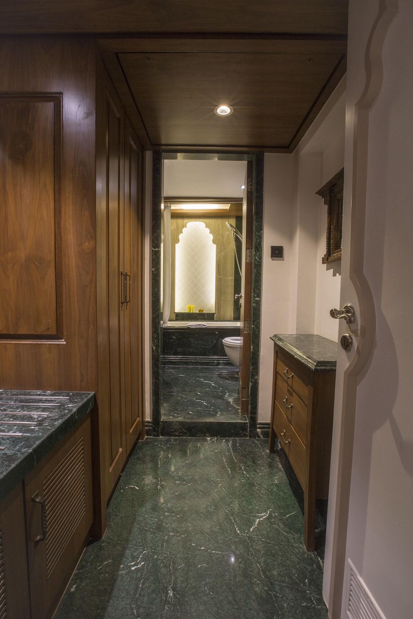 Hotel Bawa Continental Mumbai Exteriör bild