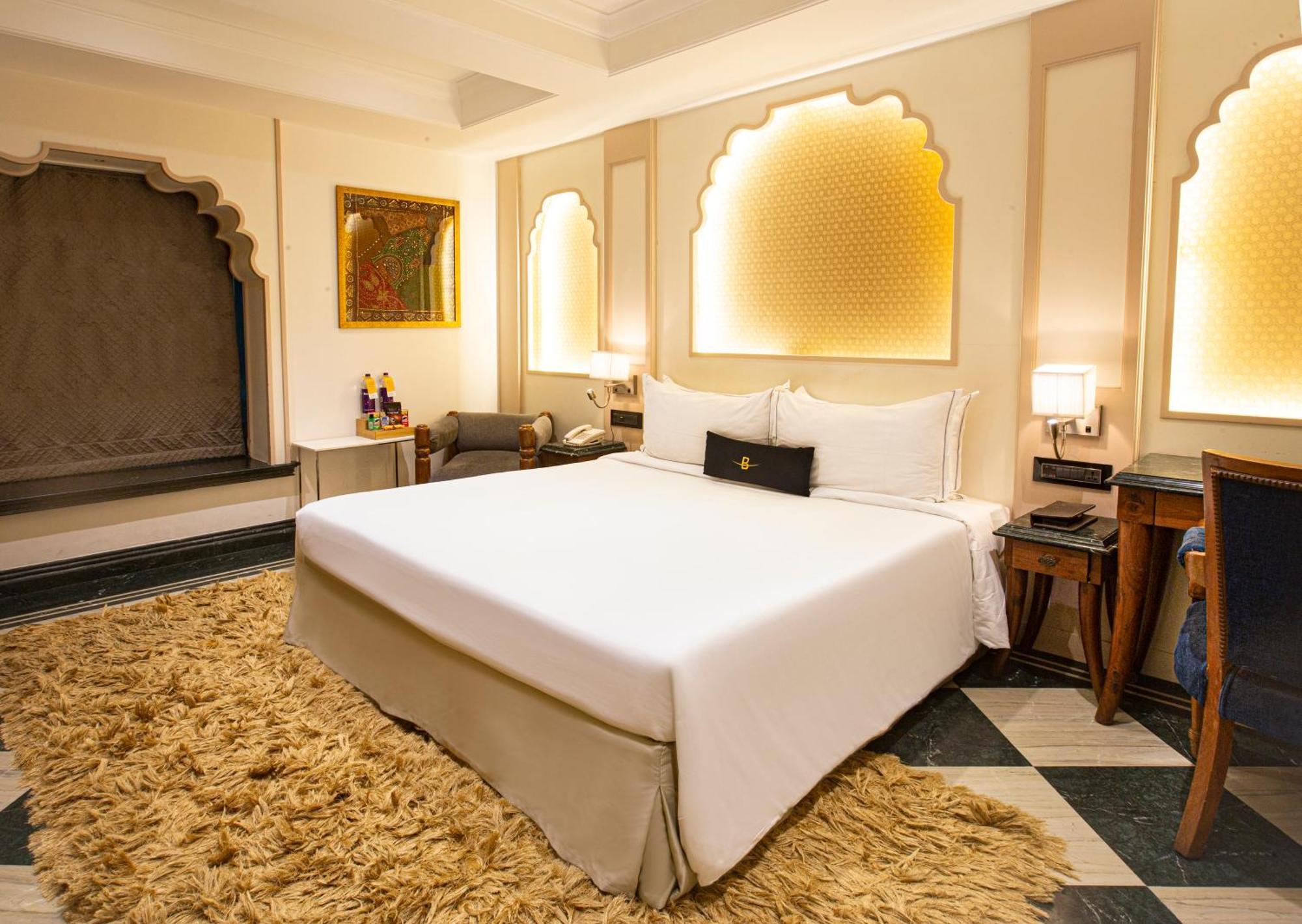 Hotel Bawa Continental Mumbai Exteriör bild