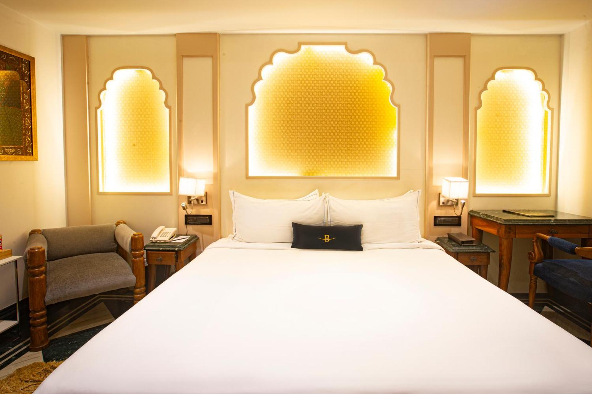 Hotel Bawa Continental Mumbai Exteriör bild