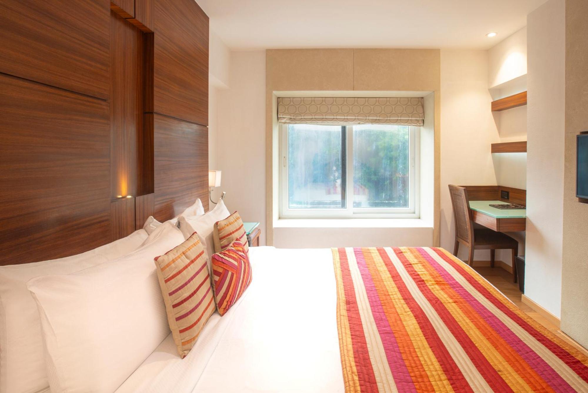 Hotel Bawa Continental Mumbai Exteriör bild
