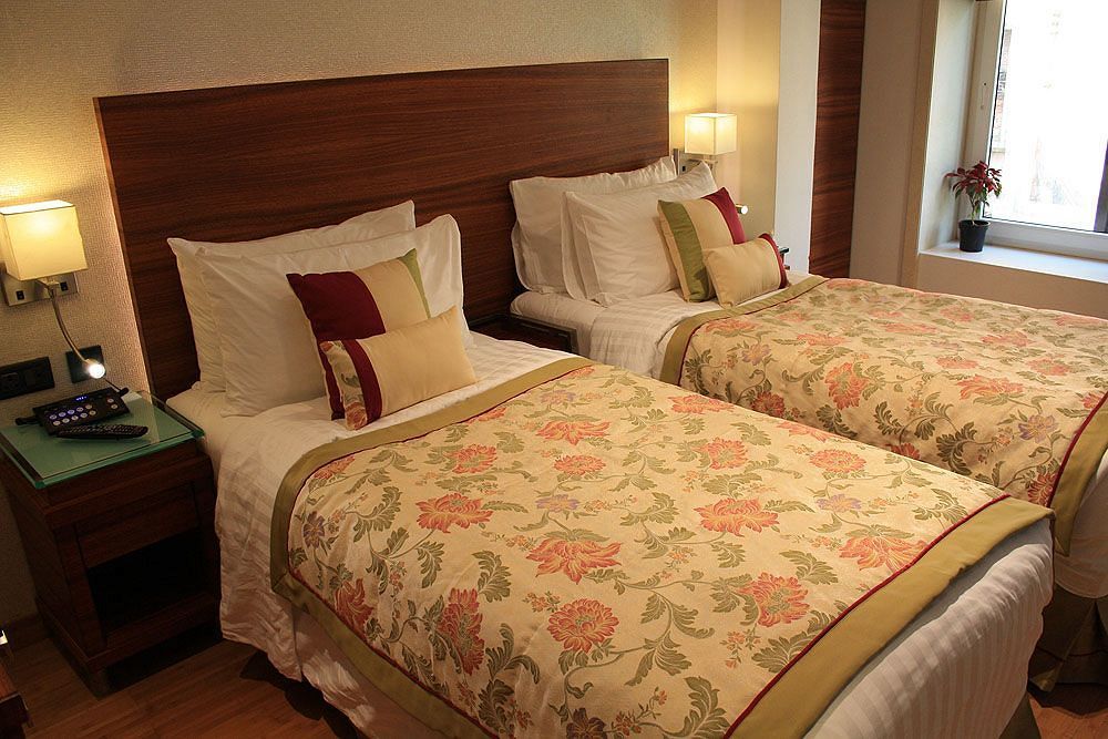 Hotel Bawa Continental Mumbai Exteriör bild