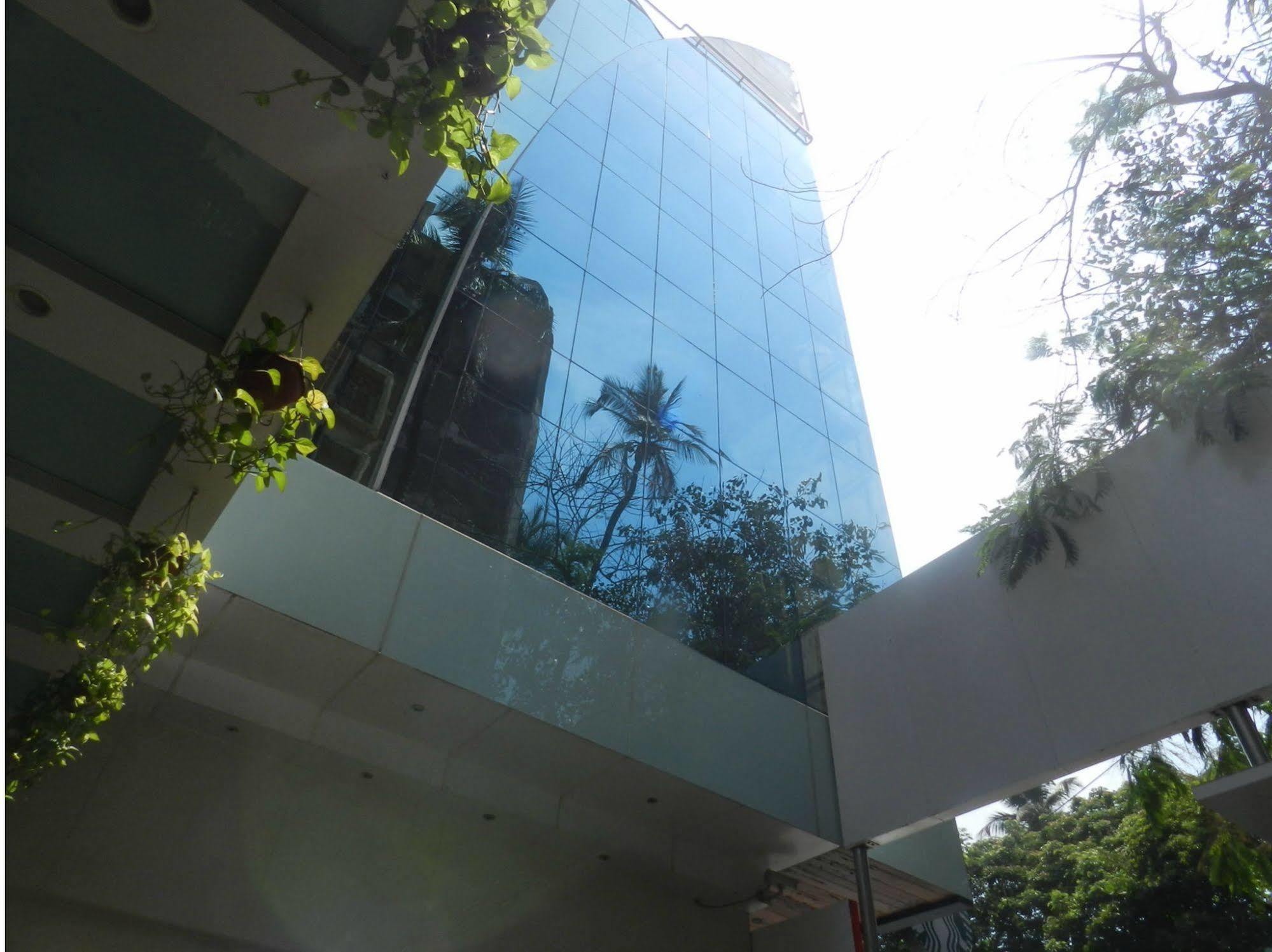 Hotel Bawa Continental Mumbai Exteriör bild
