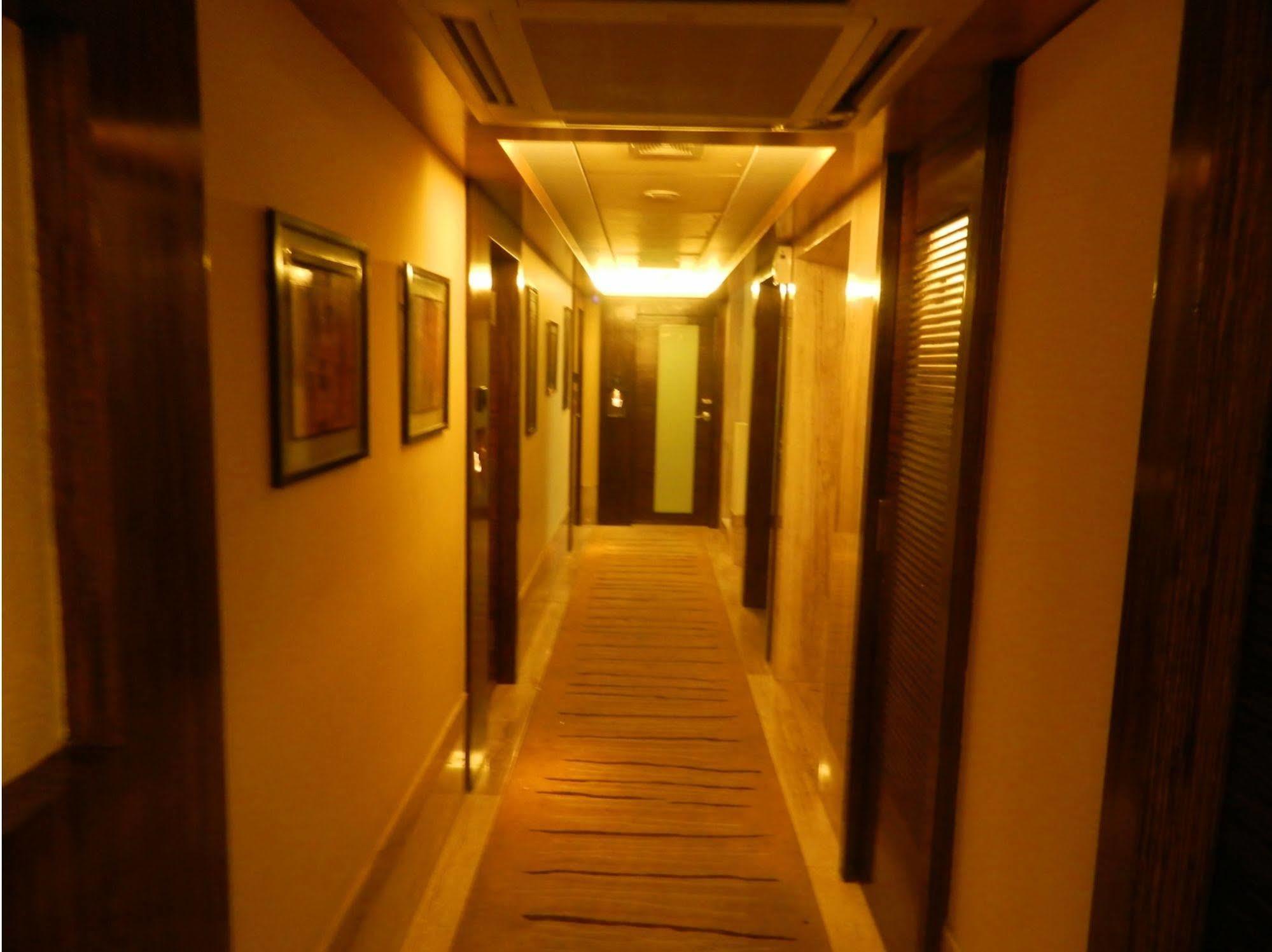 Hotel Bawa Continental Mumbai Exteriör bild